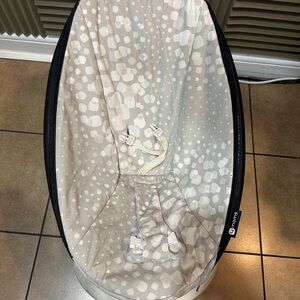 4moms Baby Rocker with Patterned Fabric